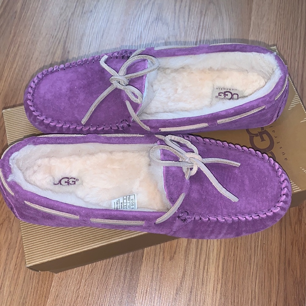 Woman’s UGG Dakota moccasins
